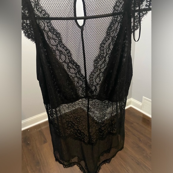 H&M Lace Bodysuit - Picture 1 of 3